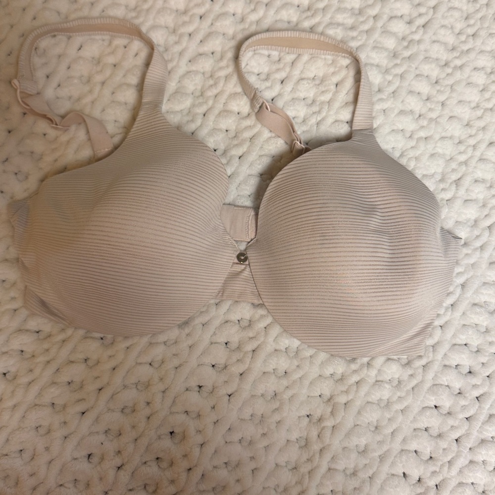 3 lightly padded bras. Excellent used condition size 36D - Picture 6 of 7